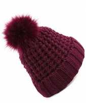 Russische gebreide wintermuts bordeaux rood grof popcorn pompon d